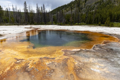 Rainbow Pool im Black Sand Basin im Yellowstone Nationalpark