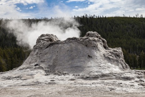 Castle Geyser im Upper Geyser Basin