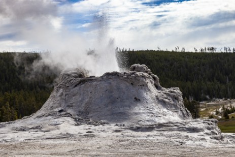 Castle Geyser im Upper Geyser Basin