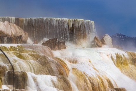 Sinterterrassen bei Mammoth Hot Springs im Yellowstone Nationalpark