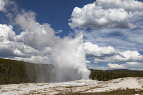 Old Faithful Geysir im Yellowstone Nationalpark