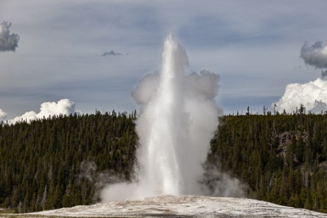 Old Faithful Geysir im Yellowstone Nationalpark