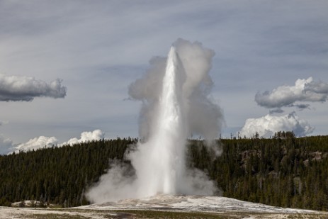 Old Faithful Geysir im Yellowstone Nationalpark